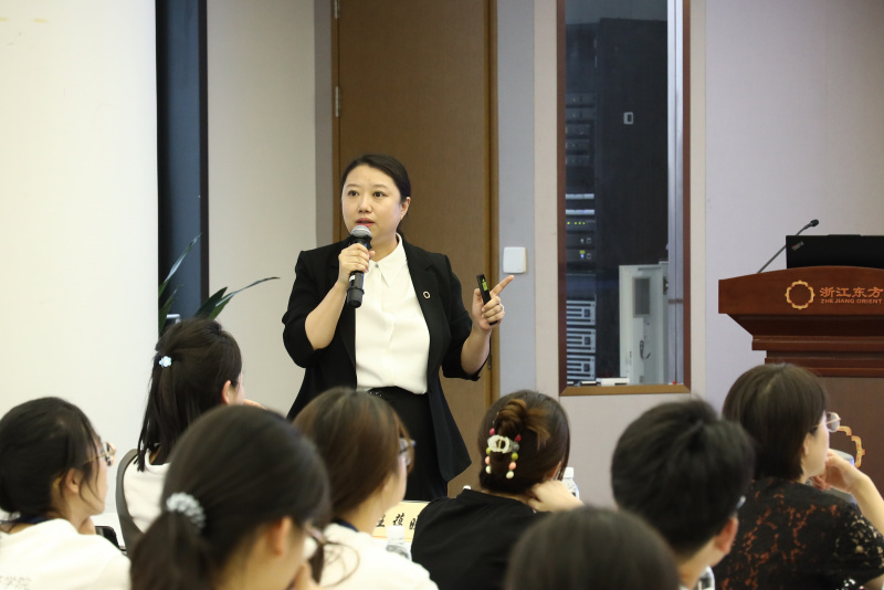 浙江大學經濟學院、國際聯合商學院全國優秀大學生夏令營到浙江東方參訪 何欣.jpg